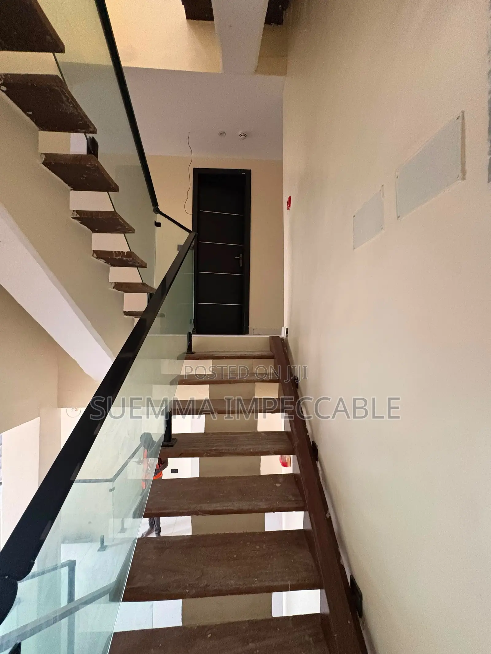 5bdrm Duplex in Chevron for rent