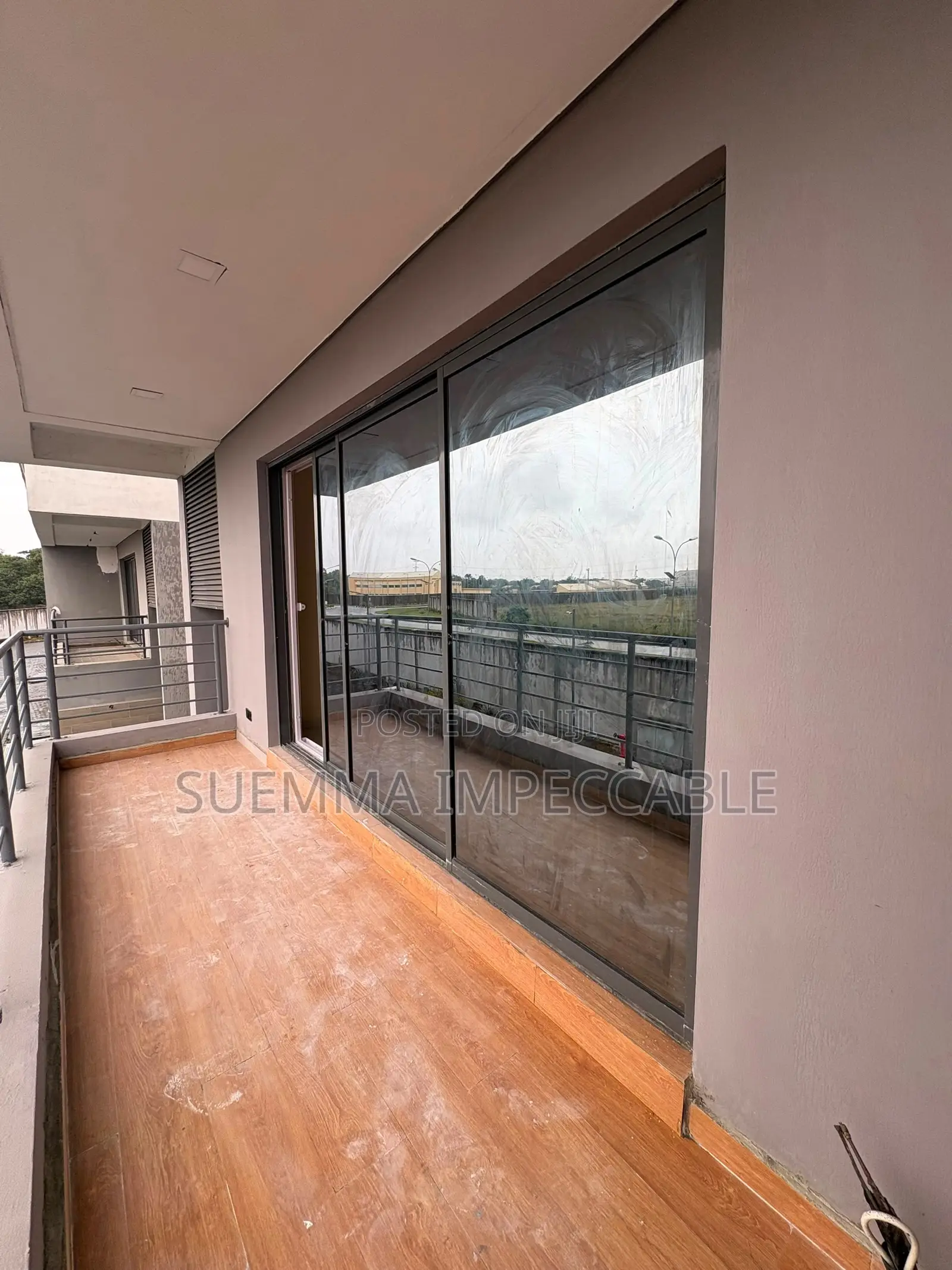 5bdrm Duplex in Chevron for rent