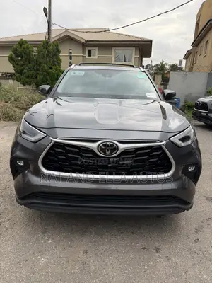 Toyota Highlander XLE 2021 Gray