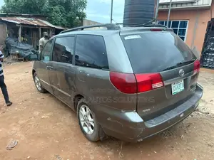 Toyota Sienna 2005 Gray