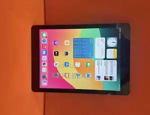 Apple iPad 9.7 32 GB Gray