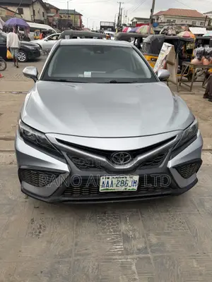 Toyota Camry SE 2022 Silver