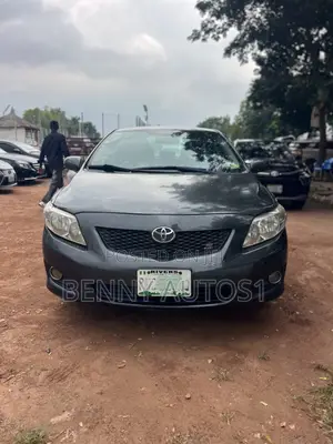 Toyota Corolla Base 4dr Sedan (1.8L 4cyl 5M) 2010 Black