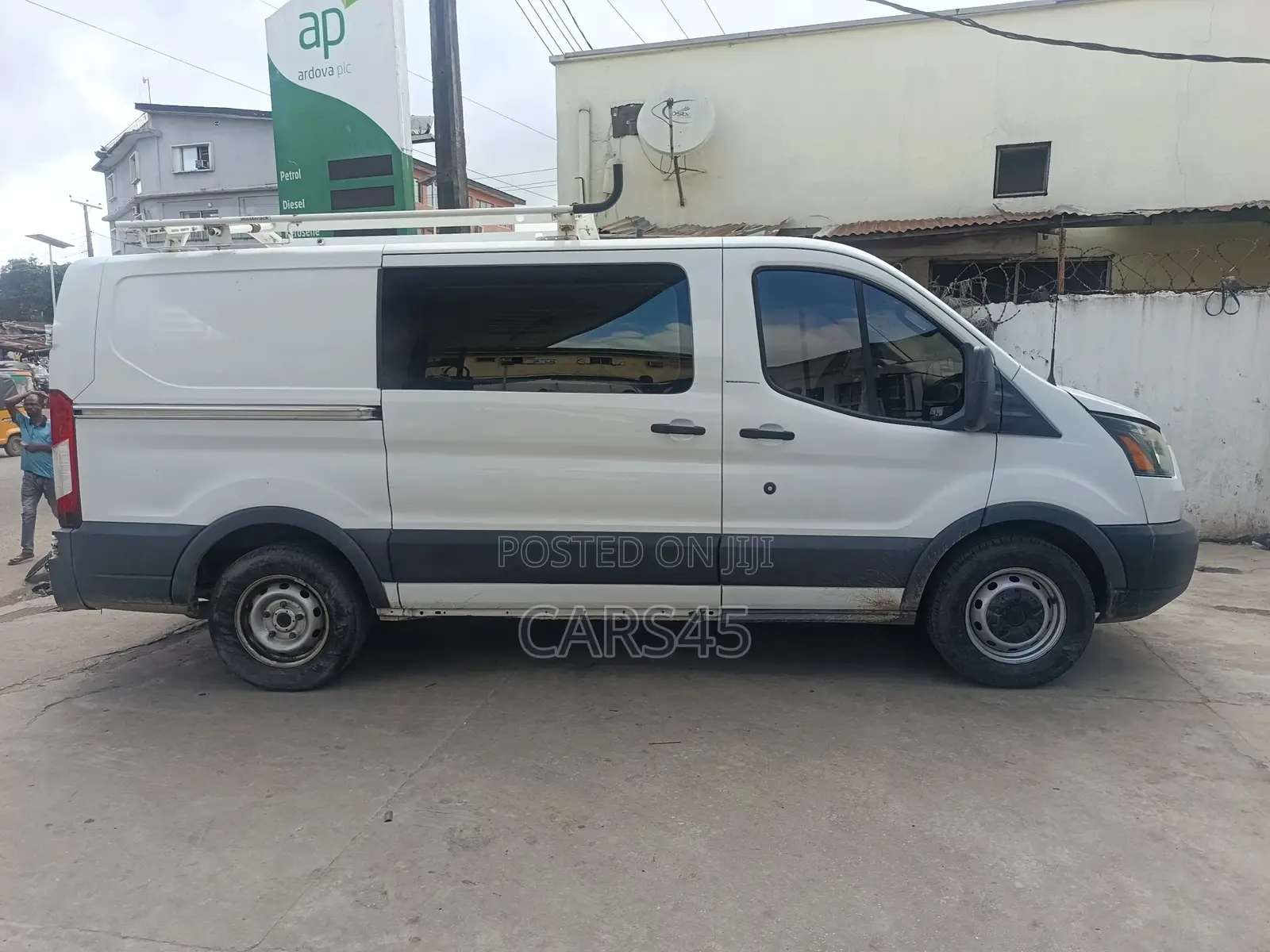 Ford Transit-350 2015 White