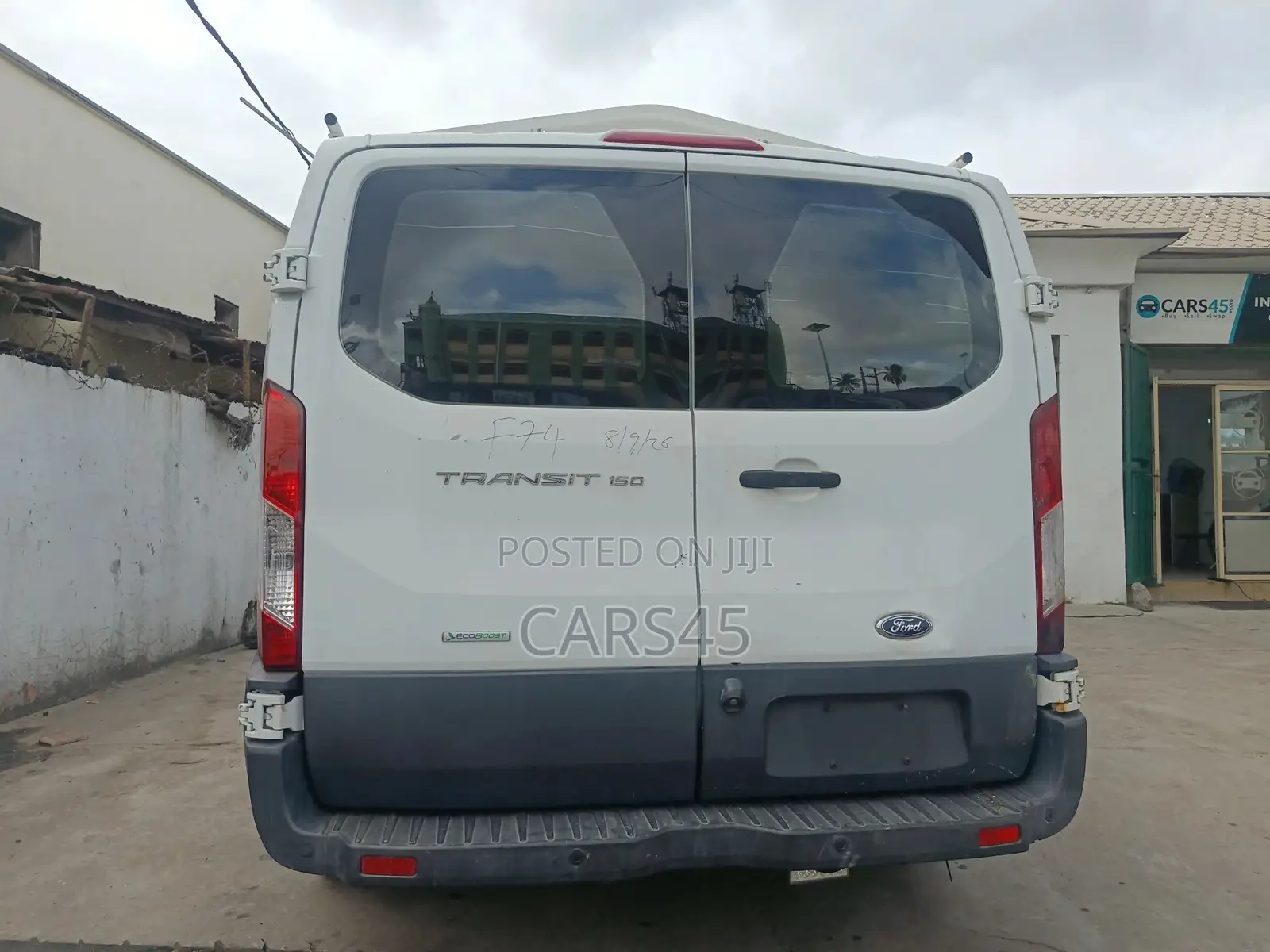 Ford Transit-350 2015 White