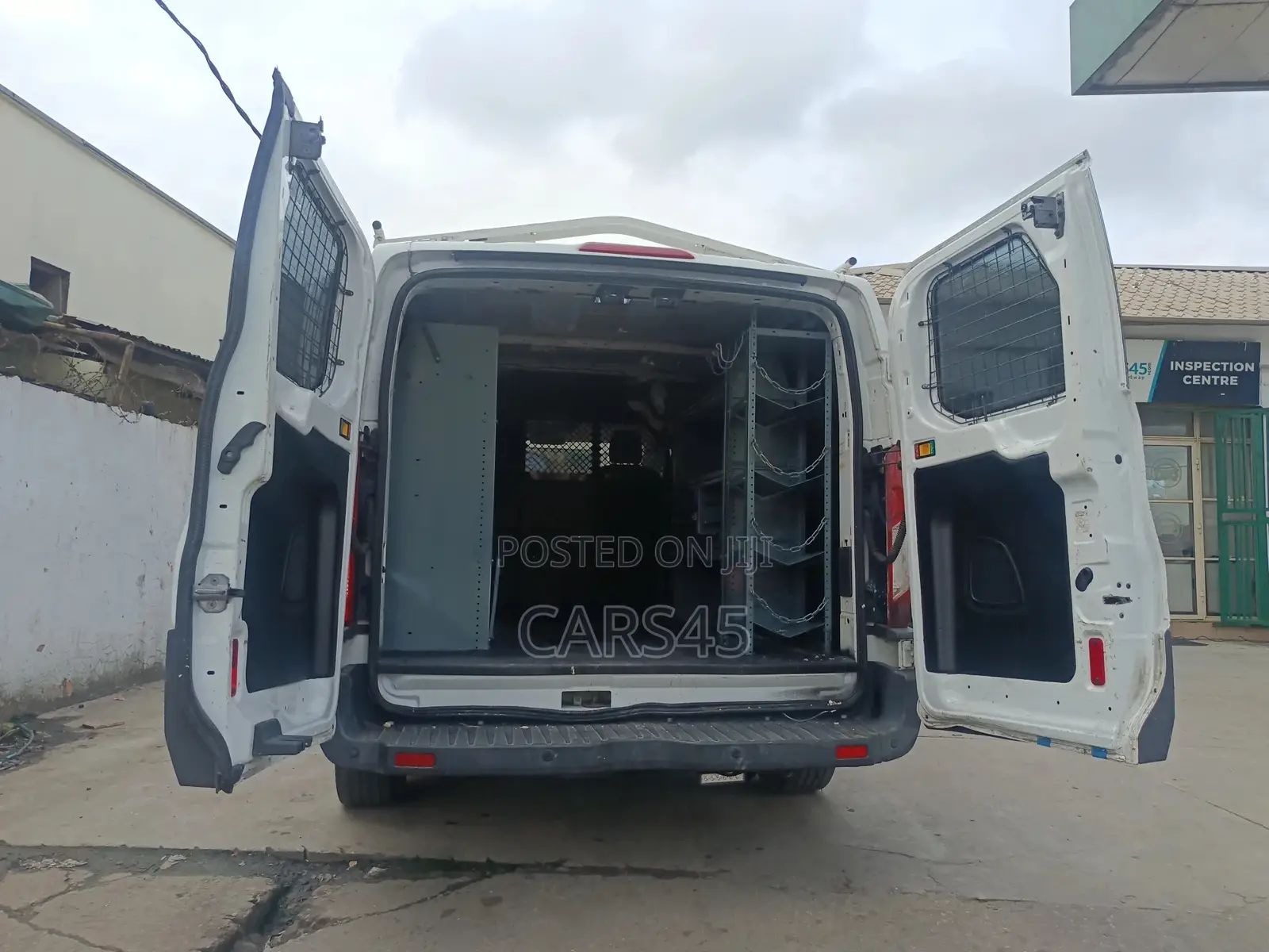 Ford Transit-350 2015 White