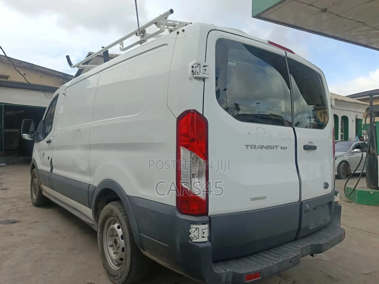 Ford Transit-350 2015 White