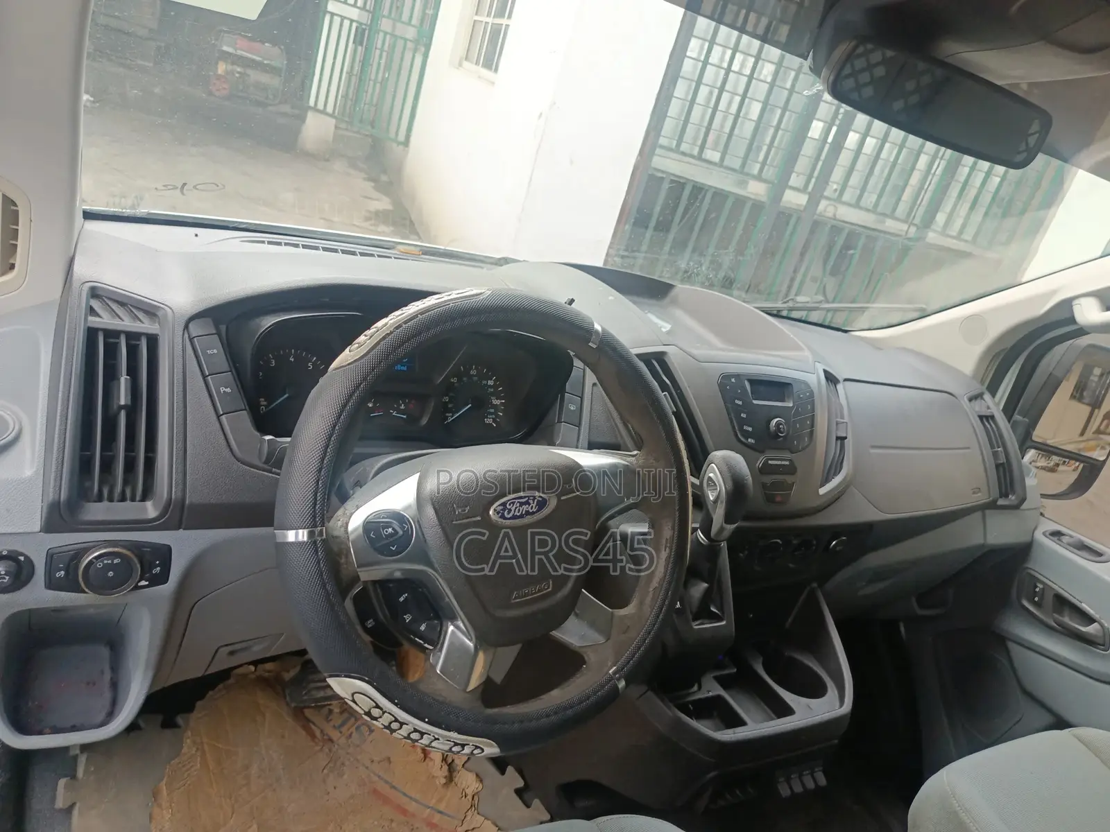 Ford Transit-350 2015 White