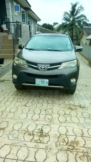 Toyota RAV4 XLE 4dr SUV (2.5L 4cyl 6A) 2014 Brown
