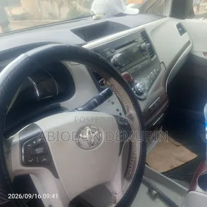 Toyota Sienna 2011 Silver