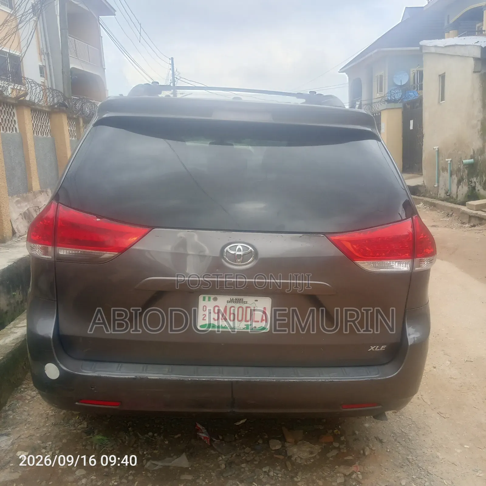 Toyota Sienna 2011 Silver