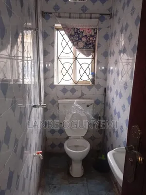 2bdrm Apartment in Bayode Oluwole, Obafemi Awolowo Way for rent