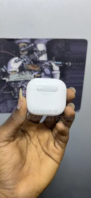 Apple AirPods 4 ANC