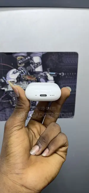 Apple AirPods 4 ANC