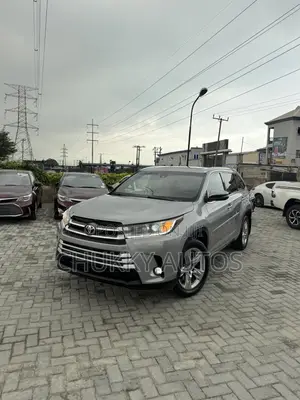 Toyota Highlander Limited Platinum 4dr SUV AWD (3.5L 6cyl 6A) 2015