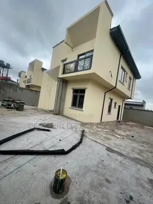 4bdrm Duplex in Jericho Gra for rent
