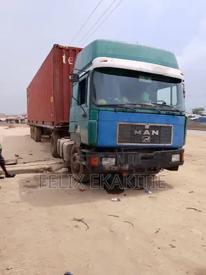 Trailer Head