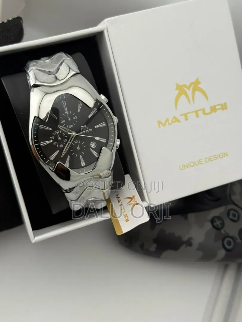 Matturi Chain Wrist Watch