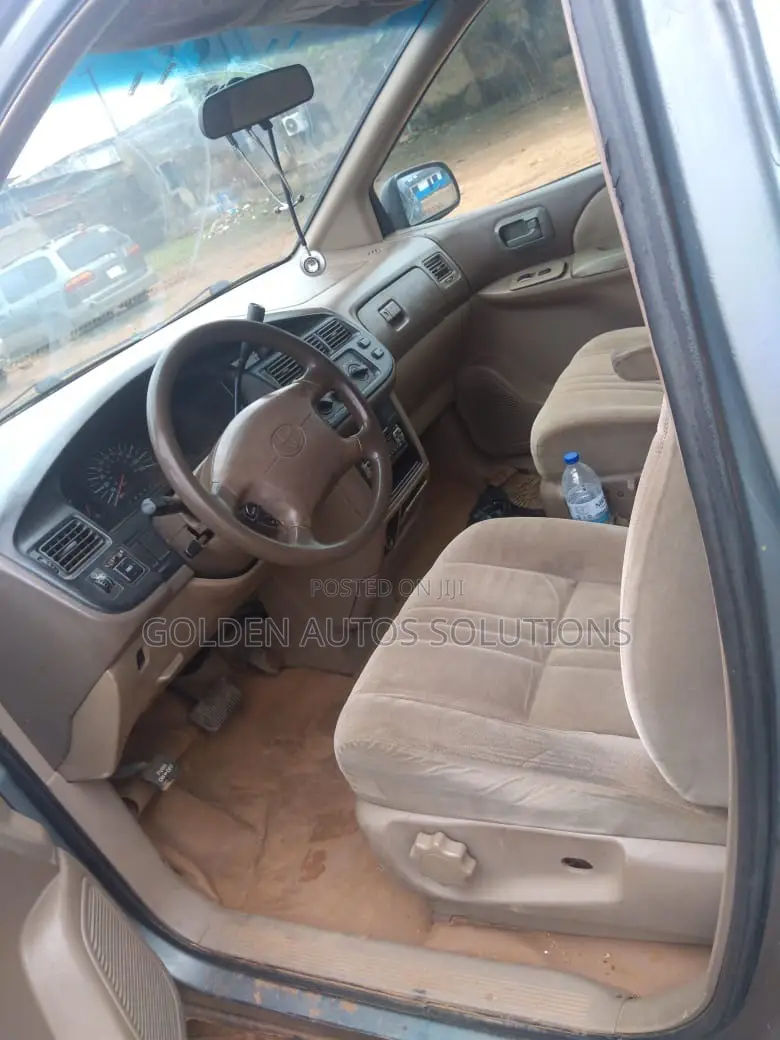 Toyota Sienna 2001