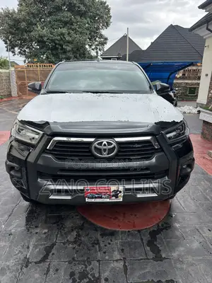 Toyota Hilux 2021 Black