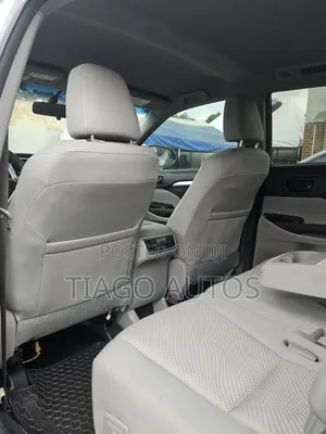 Toyota Highlander LE V6 4x4 (3.5L 6cyl 6A) 2016 Silver
