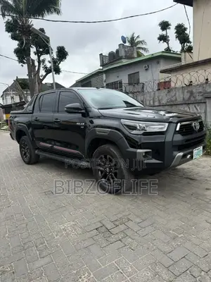 Toyota Hilux 2025 Black