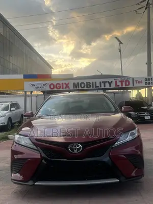 Toyota Camry 2018 Red