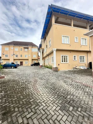 3bdrm Apartment in Lekki Phase 1 for rent