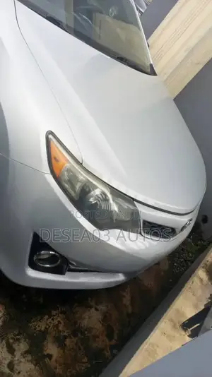 Toyota Camry SE 4dr Sedan (2.5L 4cyl 6A) 2012 Silver
