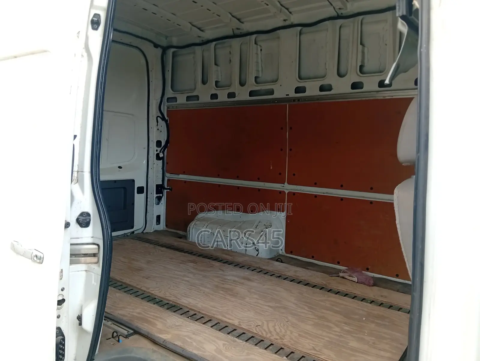Nissan NV3500 2017 White