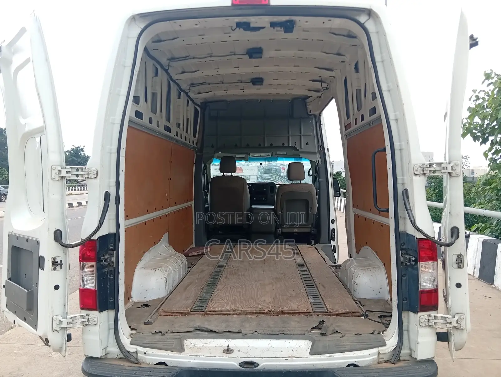 Nissan NV3500 2017 White