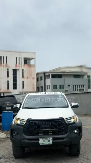 Toyota Hilux 2020 White