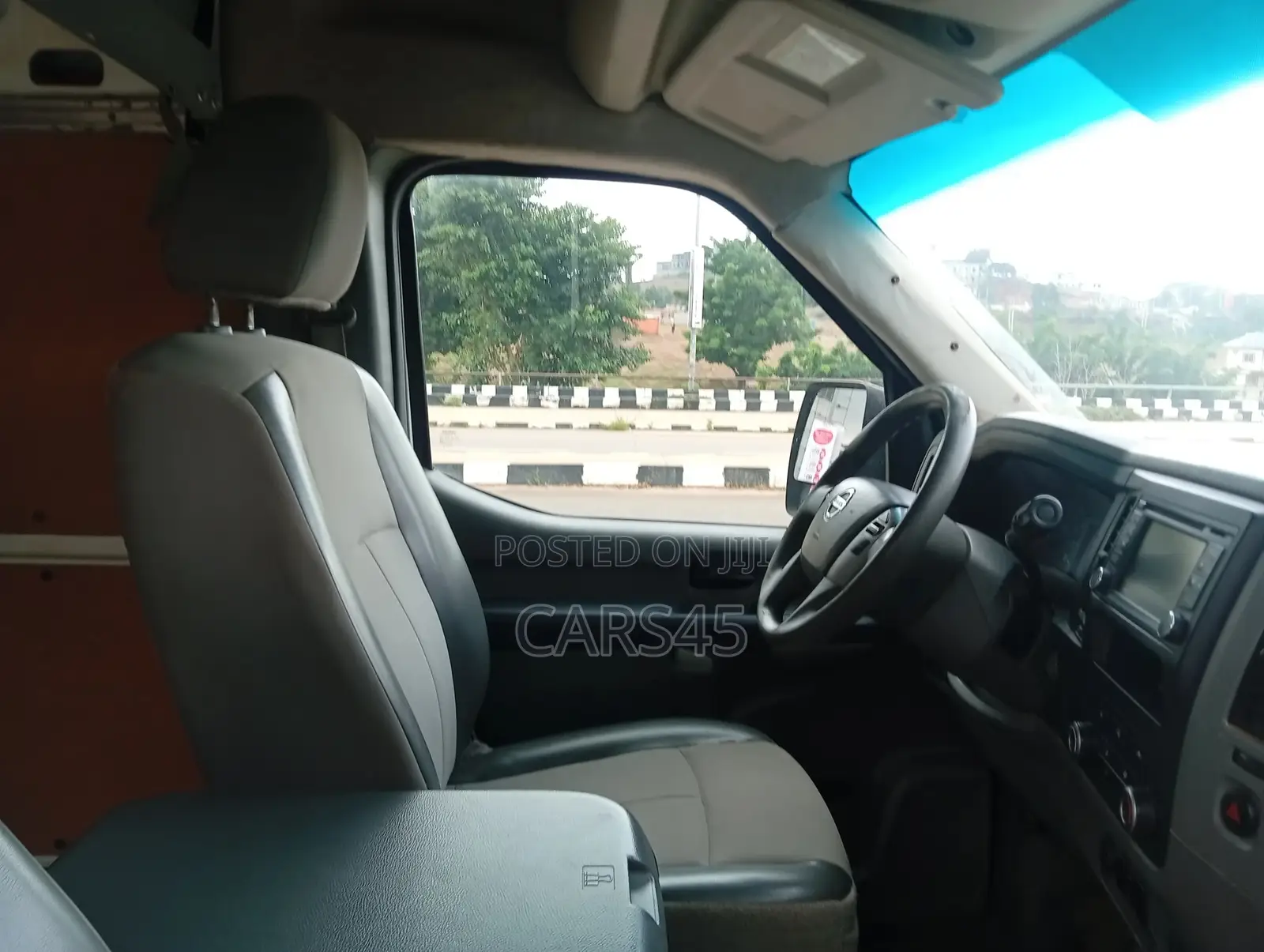 Nissan NV3500 2017 White