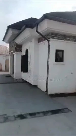 4bdrm Bungalow in Benin City for sale