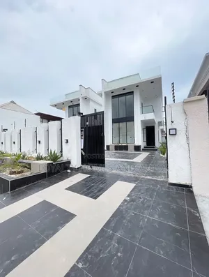 5bdrm Duplex in Ikota for sale