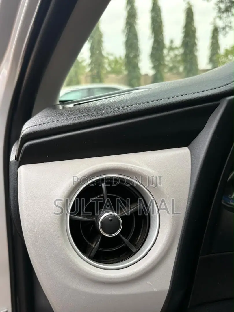 Toyota Corolla 2017 Silver