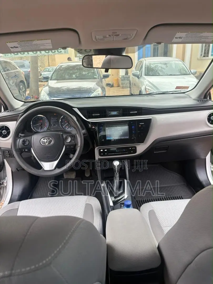 Toyota Corolla 2017 Silver