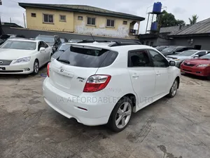 Toyota Matrix S Hatchback AWD (2.4L 4cyl 4A) 2010 White