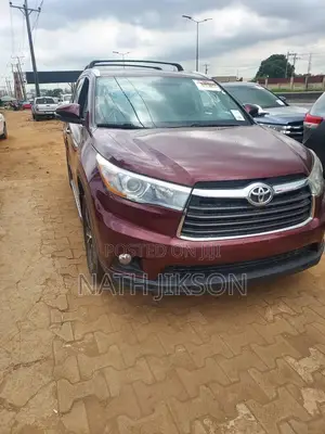 Toyota Highlander XLE V6 4x4 (3.5L 6cyl 6A) 2016 Red