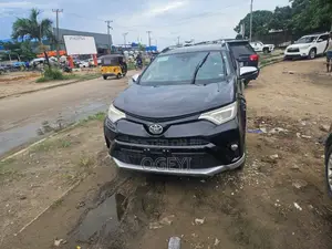 Toyota RAV4 SE FWD (2.5L 4cyl 6A) 2016 Black