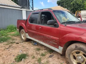 Ford Explorer 2004 Red