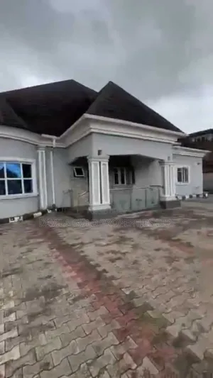 4bdrm Bungalow in Benin City for sale