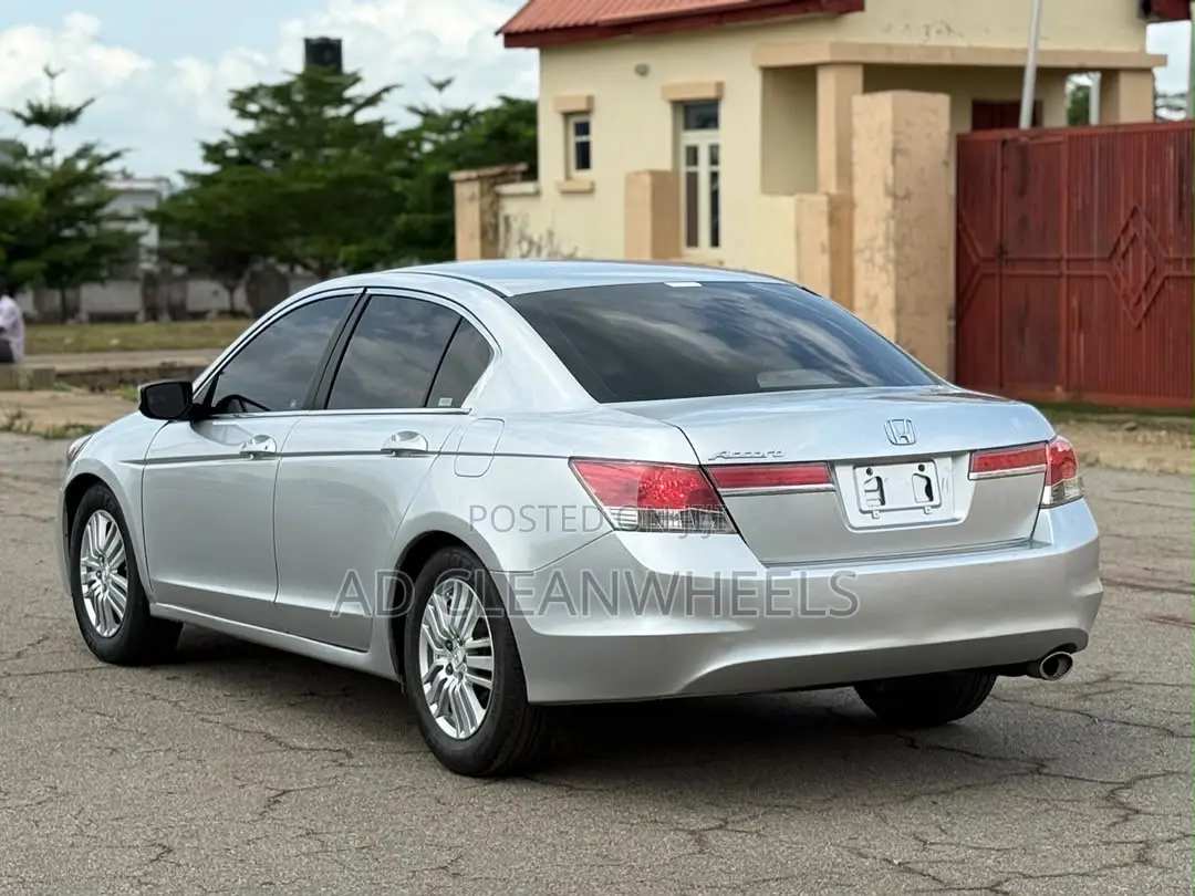Honda Accord 2011 Silver