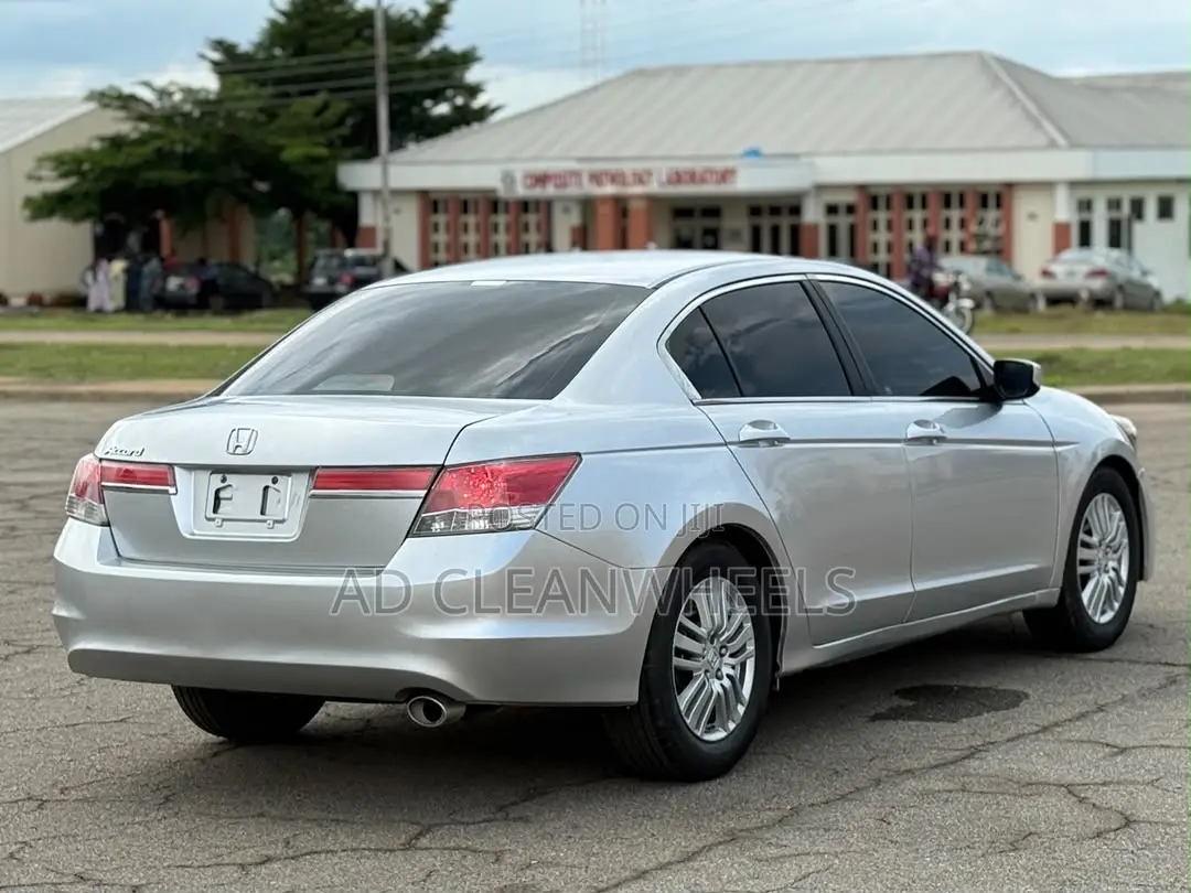 Honda Accord 2011 Silver