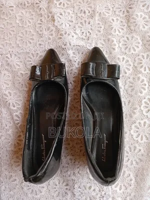 Preloved Black Salvatore Ferragamo Bow Shoe