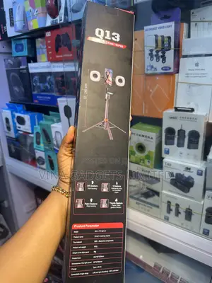 Q13 With Light Tripod