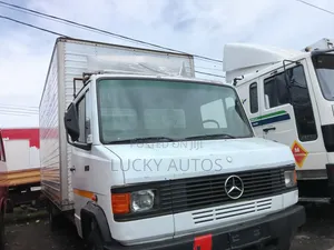 Benz 711 Body