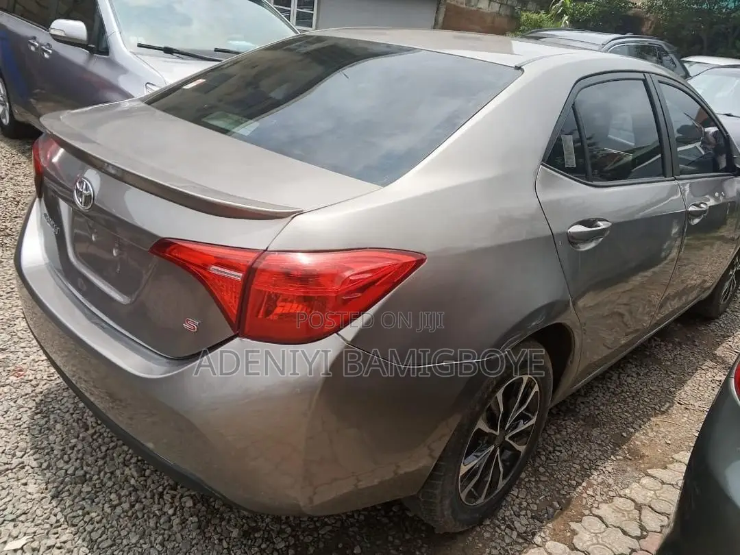 Toyota Corolla 2015 Gray