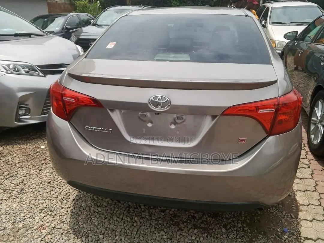 Toyota Corolla 2015 Gray