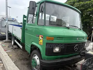 Mercedes-Benz 2000 Green